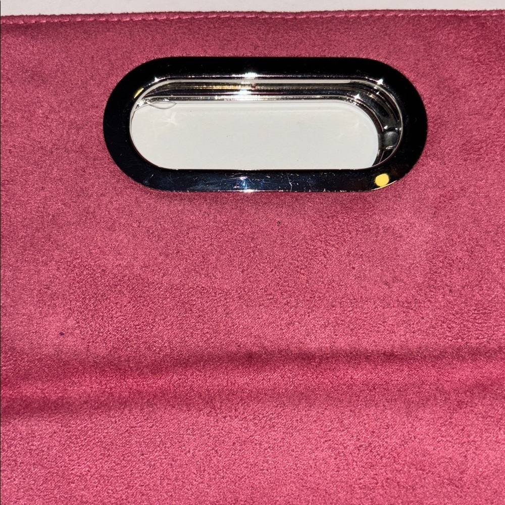 CLINQUE PINK FAUX SUEDE CLUTCH/HAND BAG WITH SILVER HANDLE
ADORABLE ππππ - Picture 3 of 11